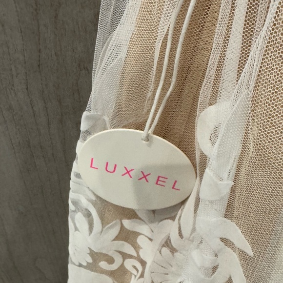 Luxxel Lace Party Dress Size Small - Picture 4 of 5